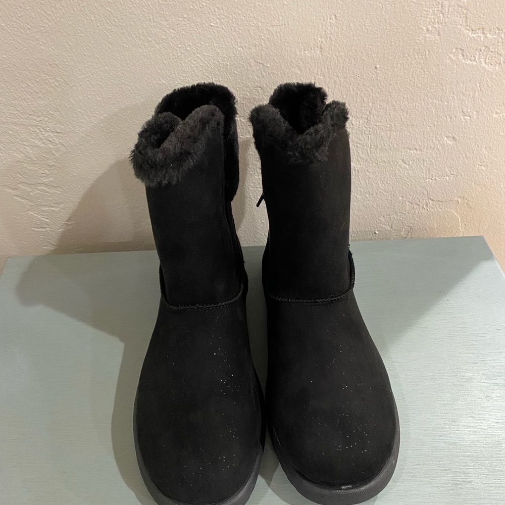 NWT big girls size 4 black boots